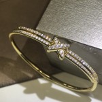 跨境铜镀金满天星交叉手镯女24K满钻四叶草手环手饰设计几何元素