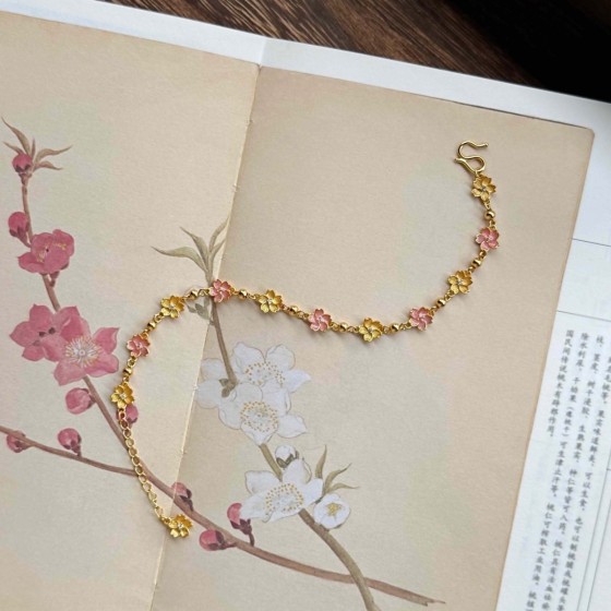 描金珐琅彩桃花黄粉手链女轻奢小众高级感设计手饰首饰批发直播款