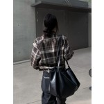 小众高级感大容量可调节双肩带软皮斜挎包男休闲便携通勤单肩包潮