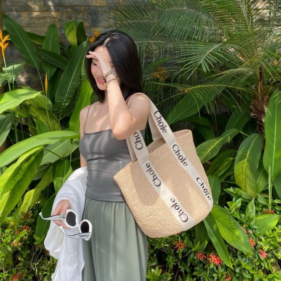 海边编织包草编包包女夏季菜篮子包沙滩包度假女包新款时尚ins风
