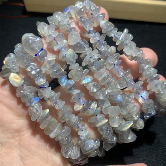 福利款天然拉长石随形手链闪光石不规则碎石手串批发