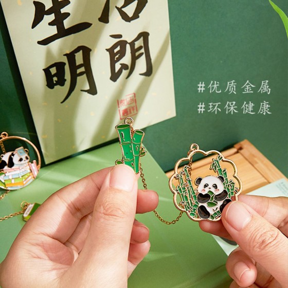 可爱熊猫书签金属镂空吊坠挂件创意ins风高档精致纪念品文具礼物