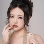 Maysoo #02 奶糖唇霜 柔雾哑光、持久保湿，糖果风造型，精准刷头